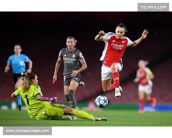 欧冠赛场激情四溢 主持人引领赛事精彩瞬间全程回顾